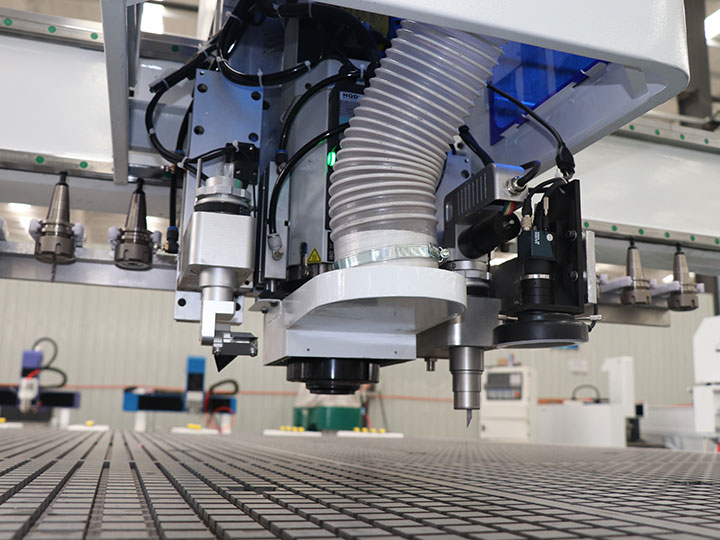 2025最佳自動(dòng)換刀數(shù)控銑床，帶振動(dòng)刀切割機(jī)